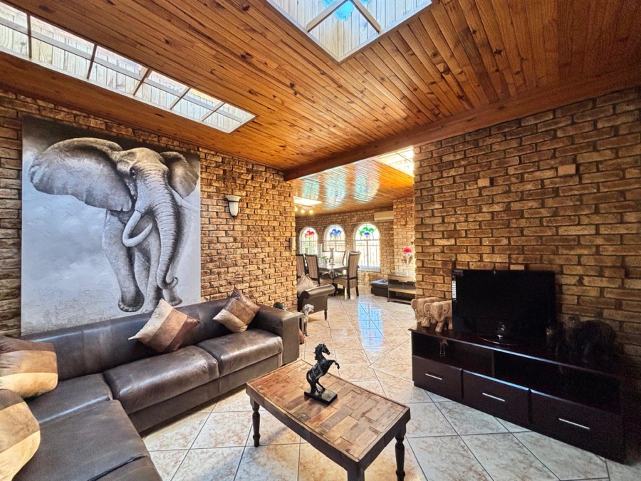 4 Bedroom Property for Sale in Flamwood North West